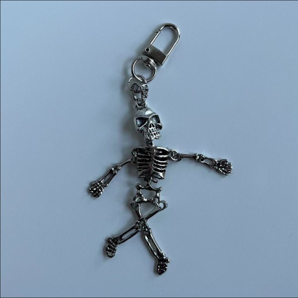 Y2K 2000s vintage skeleton grunge skull gothic silver keychain - Picture 2 of 7